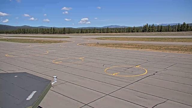 Truckee Tahoe Airport Webcam Image